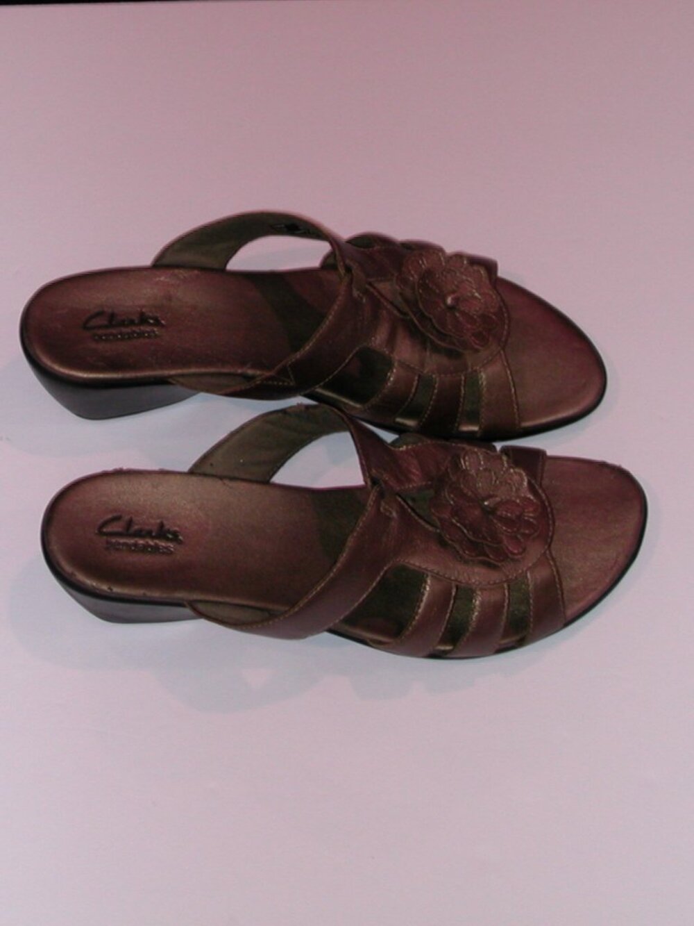 Clarks Gold Tone Leather Flower Petal Sandals Women's Size 10 Wide